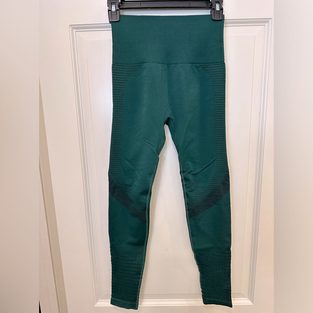 Green yoga pants legging size small - Picture 2 of 8